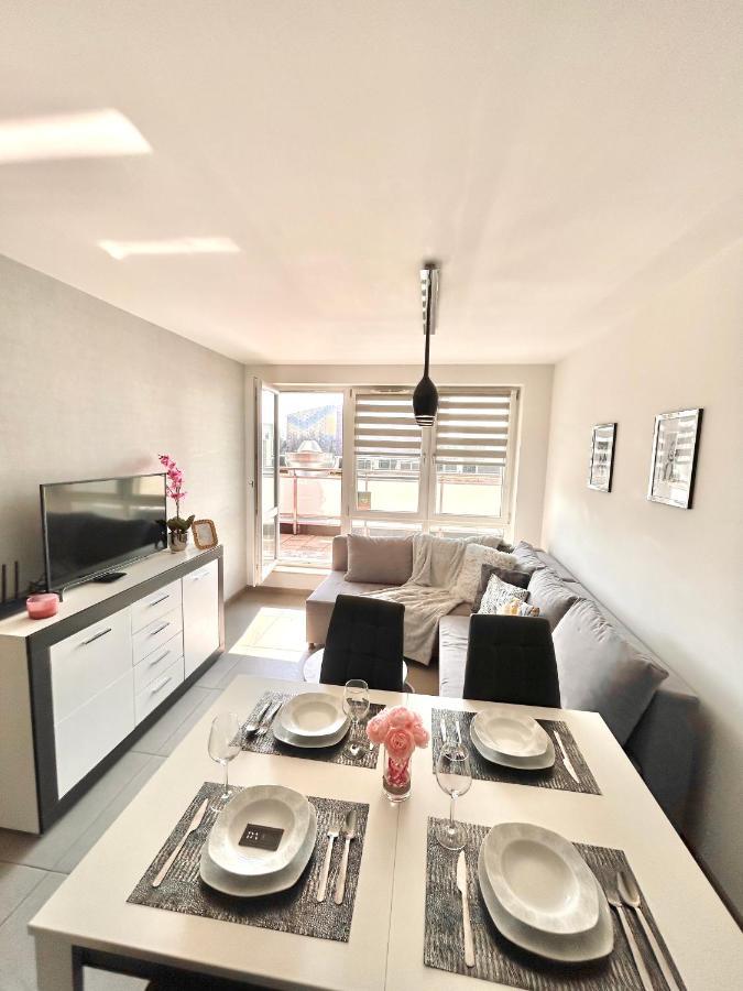 Downtown Apartments Family&Friends Жешув Экстерьер фото